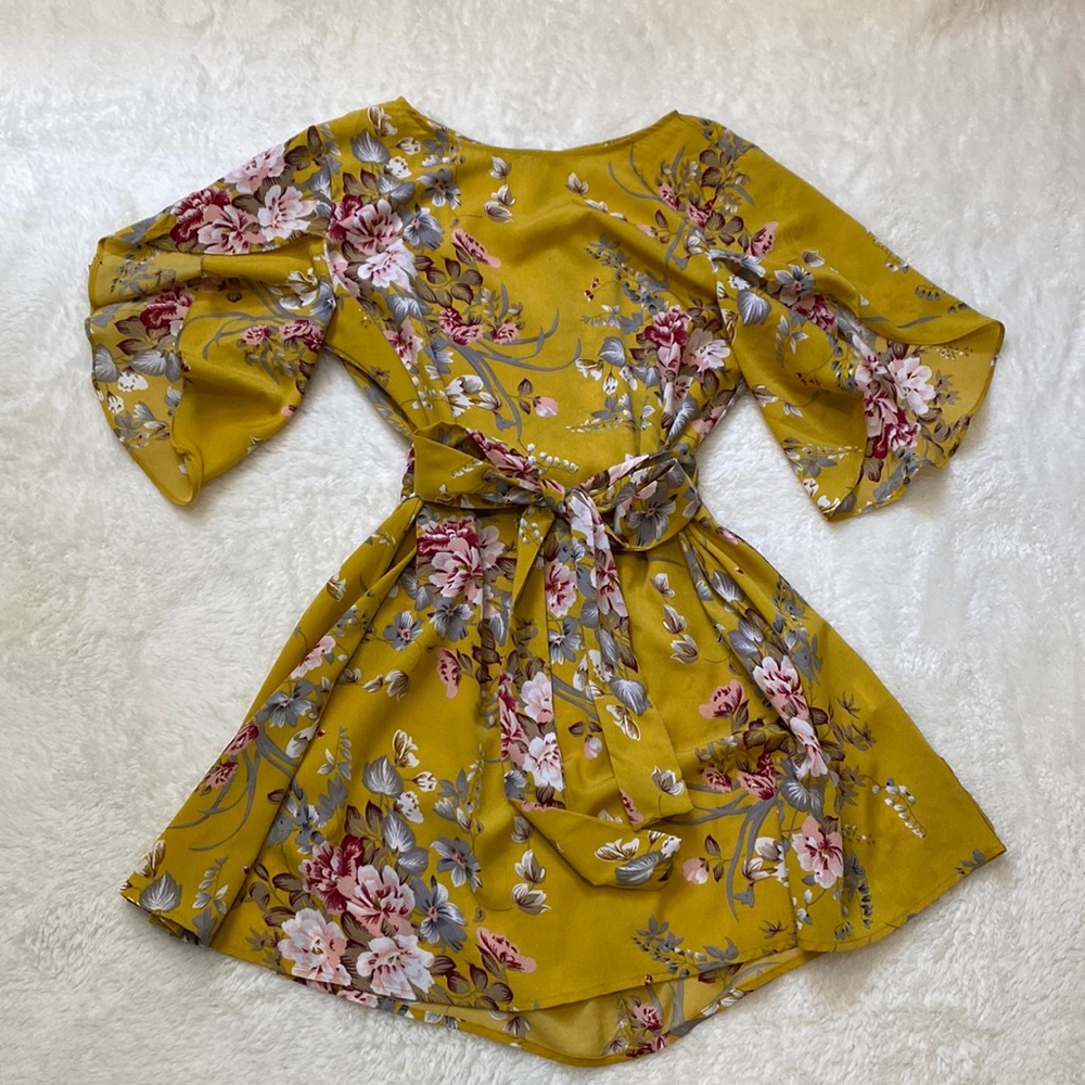 Shein Sz LG gold floral dress with flowering sleeves and a belt. Flowing hemline
